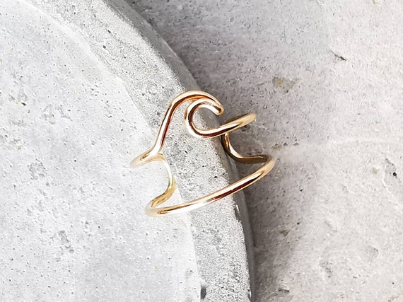 Golden earcuff with wave. Minimalist jewelry. Creole without piercing.