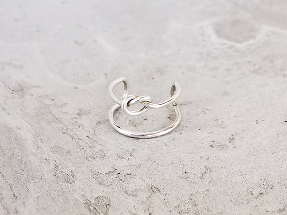 Ear clip with knot, simple ear clip in sterling silver, wearable without piercing