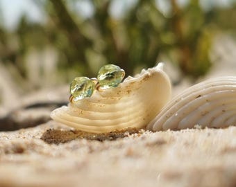 Peridot stud earrings 4 mm – Joy of life & renewal | Minimalist gemstone earrings in delicate green, gold filled, birthstone August