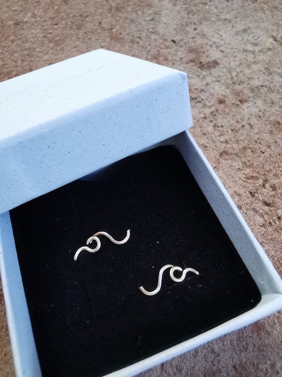 Stud earrings with wave in sterling silver, maritime jewelry, surfer jewelry, gift for surfer, surfer girl, handmade jewelry