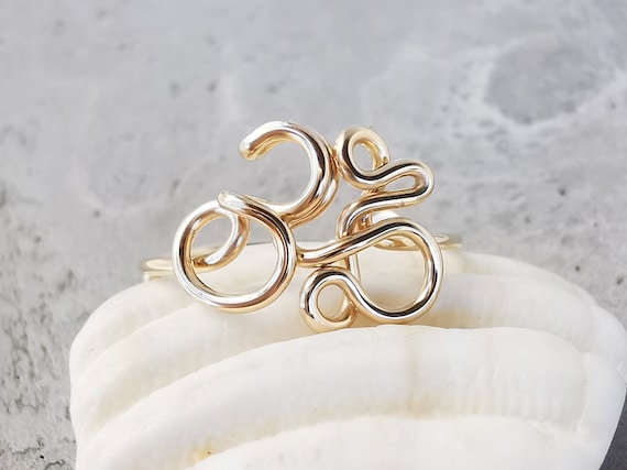 OM ring, yoga gift, yoga jewelry made of precious gold-filled, handmade jewelry, relax! Ring with spiritual meaning