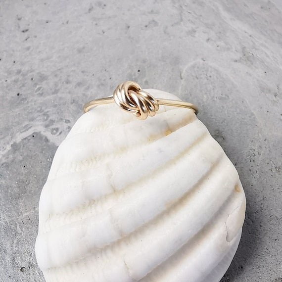 Handmade knot ring gold – Celtic knot as a special engagement ring – The perfect gift for her I KIZZU