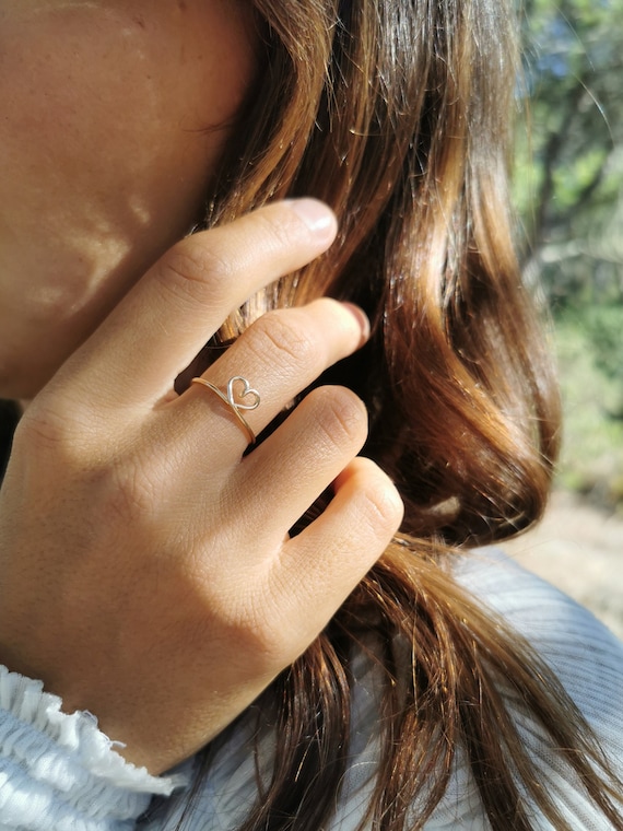 Heart ring, delicate ring made of fine gold-filled wire, a wonderful gift for her