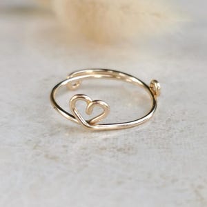 Anel de coração feito à mão em ouro laminado – joia minimalista e ajustável para o amor próprio e para as pessoas próximas ao seu coração