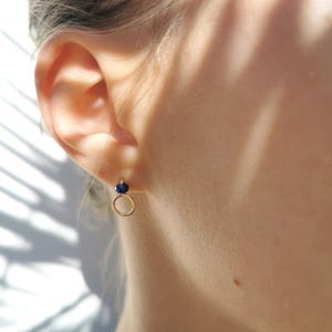 Lapislazuli Ohrstecker Kreis, Minimalistische Gold Filled Ohrringe mit Lapis