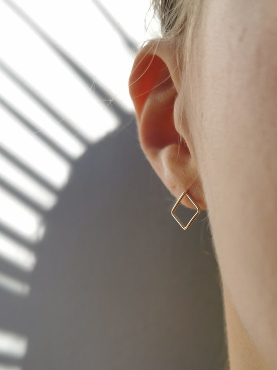 Delicate square gold-filled stud earrings – handmade earrings in a minimalist design I KIZZU