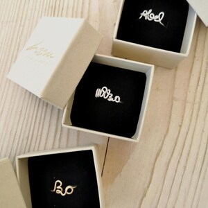 Anello personalizzato con nome per la mamma, placcato oro – anello con il nome o le iniziali del bambino