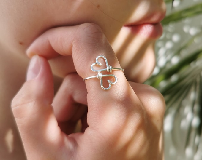Celebrate your friendship with this gold heart ring | Symbol of connection | Gift for best friends | KIZZU