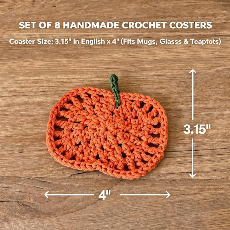 Puede incluir: Un juego de 8 posavasos de ganchillo hechos a mano con forma de calabaza, en hilo naranja con un tallo verde. Los posavasos presentan un patr&oacute;n calado y miden 8 cm por 10,16 cm, seg&uacute;n indican las flechas de medici&oacute;n blancas.