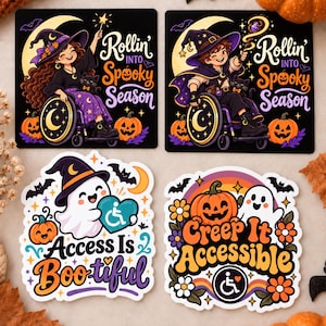 Puede incluir: Cuatro pegatinas cuadradas y troqueladas con temas de Halloween. Dos pegatinas muestran personajes en silla de ruedas con el texto Rollin into Spooky Season. Una pegatina muestra un fantasma con el texto Access Is Boo-tiful. Otra muestra una calabaza y un fantasma con el texto Creep It Accessible.