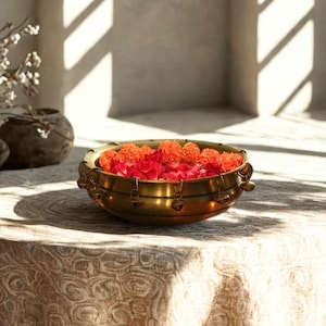 Cuenco Urli de latón antiguo: decoración para bodas indias en Diwali