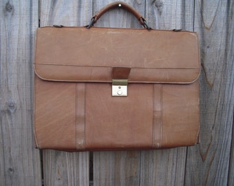 Vintage  Tan leather briefcase made in Columbia