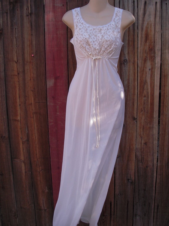 Vintage Olga white  lace and nylon gown