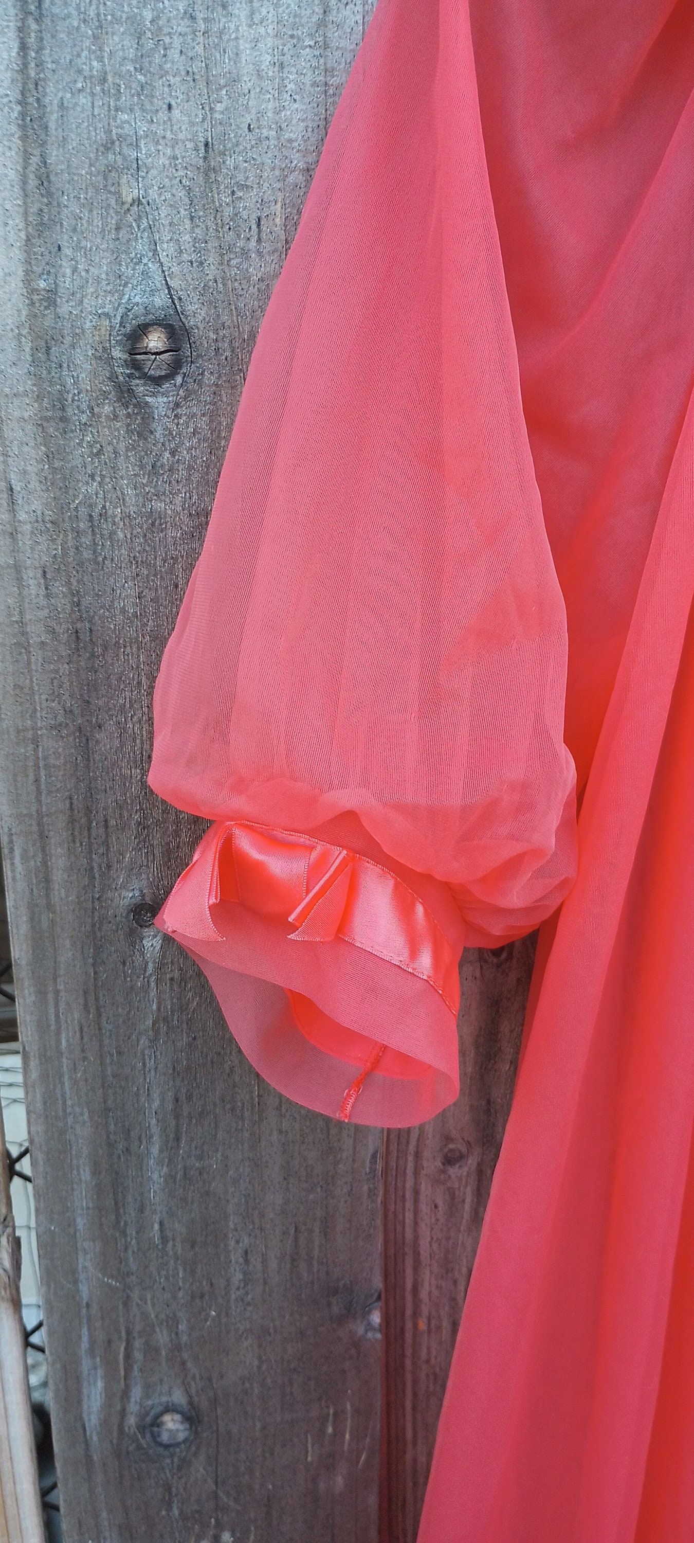 Vintage coral negligee robe Henson Kickernick