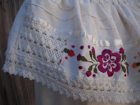 Vintage Gauzy off shoulder Mexican embroidered top - image 4