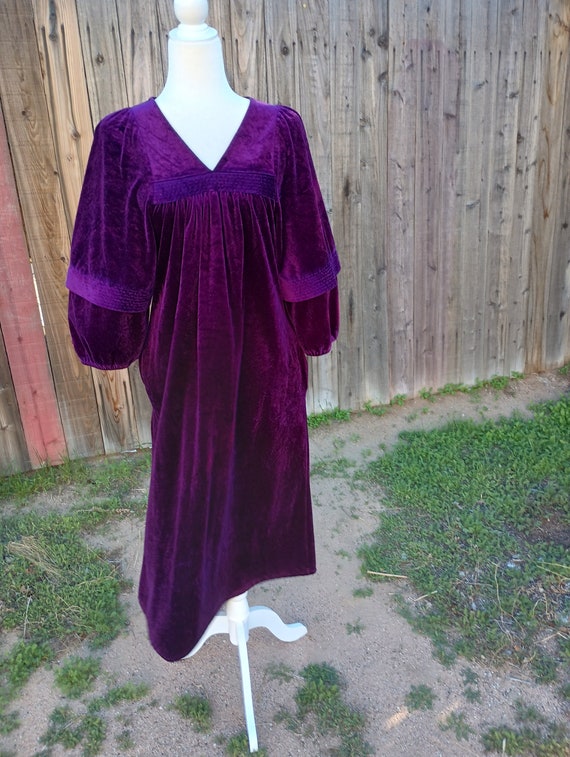 Vintage Violet velour robe/loungewear/caftan