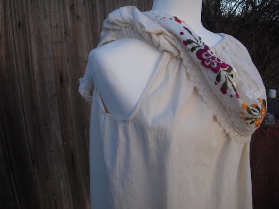 Vintage Gauzy off shoulder Mexican embroidered top - image 3