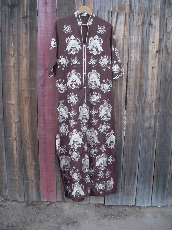 Vintage 70's embroidered Caftan - image 1