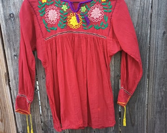 Vintage hand embroidered Mexican peasant blouse/tunic