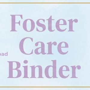 Puede incluir: Un conjunto de carpetas digitales para cuidado temporal que incluye una tabla de comportamiento con diseño de cuadrícula, un registro de medicamentos y hojas de seguimiento de citas. Las páginas tienen acentos pastel, corazones y el texto Foster Care Binder.