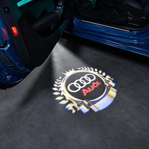 Lámpara de cortesía de puerta de coche de repuesto, color rojo, con forma de corona dorada circular de cuatro anillos, proyector de sombras LED de bienvenida, resistente al agua.