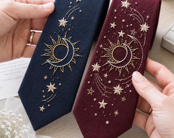 Corbata o pañuelo bordado a mano con el sol y la luna, accesorio celestial para la boda del novio.