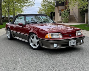 Soporte para matrícula delantera del Ford Foxbody Mustang GT (1987-1993) - No requiere perforación.