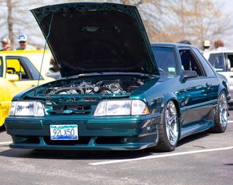 Soporte para matrícula delantera del Ford Foxbody Mustang LX (1987-1993) - No requiere perforación.