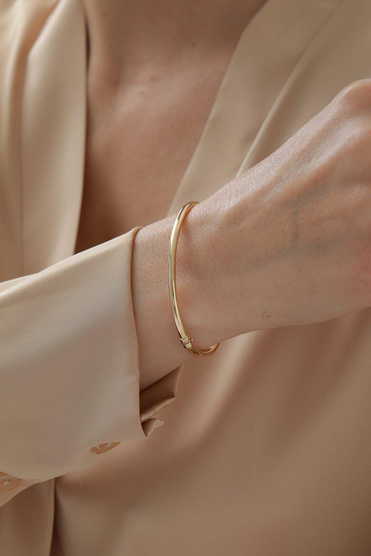 Gold bangles - Etsy 日本