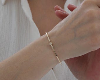 14K solid Gold dünner Diamant Manschette Armband, Labor gewachsener Diamant Gold Armreif für Frauen, handgemachtes minimalistisches feines Schmuck Geschenk