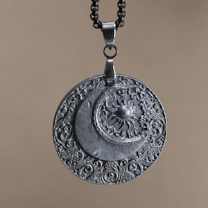 Eisen Meteorit Anhänger - Handgemachte Sonne und Mond Halskette - Cosmic Style Schmuck