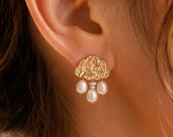 Wolkenpareloorbellen voor dames, getextureerde goudzilveren studs, zoetwaterparel bungelsieraden cadeau voor haar