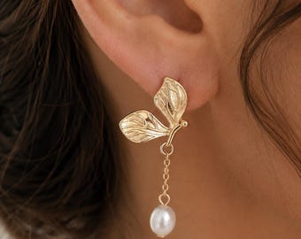 Vlinderpareloorbellen, gouden vlinder hangoorbellen, bruidshuwelijkssieraden, sierlijke pareldruppelstekers, cadeau bruidsmeisje