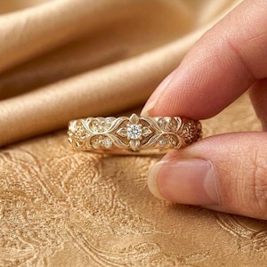 Bloemenmotief, in het laboratorium gekweekte diamanten ring, 14-karaats gouden ring met gegraveerde krul.
