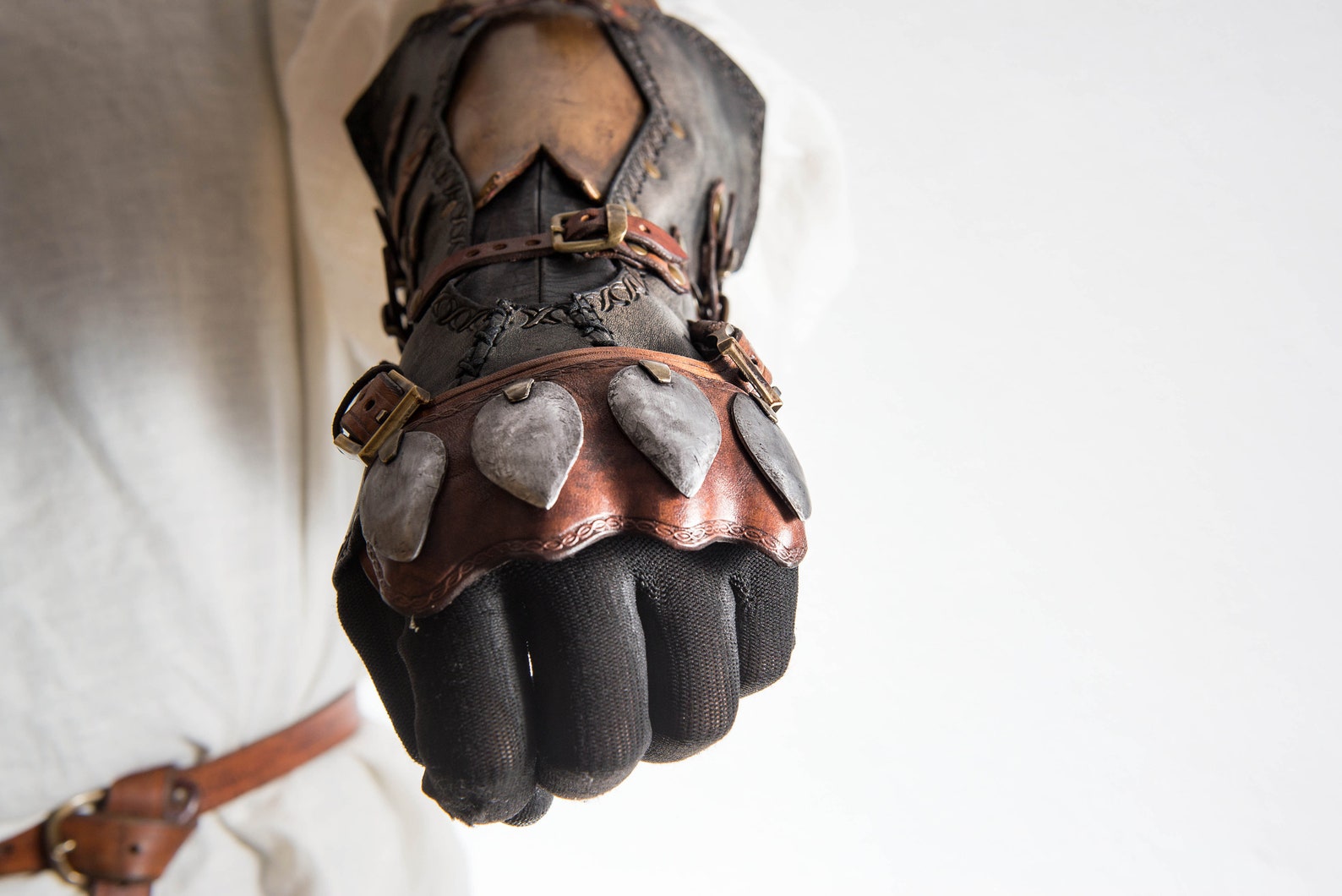 Leather Armored Gauntlet DIGITAL PDF PATTERN Etsy Canada Leather Armored Gauntlet DIGITAL PDF PATTERN Etsy Canada