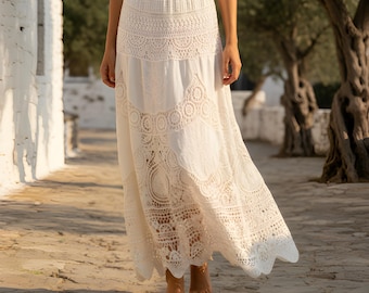 Saia maxi boho de crochê feminina, saia de praia branca com renda, roupa de resort, saia fluida em linha A para férias de verão, roupa romântica para praia e verão.