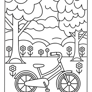 Puede incluir: Una ilustraci&oacute;n en blanco y negro para colorear que presenta una bicicleta en primer plano. El fondo muestra una escena de parque con dos &aacute;rboles grandes, colinas, nubes en el cielo y varias flores peque&ntilde;as.