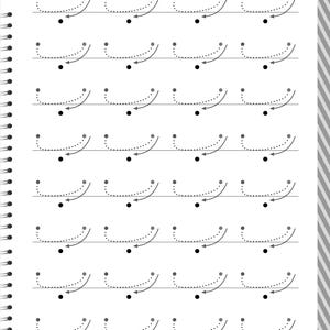 Peut inclure: Une page de feuille d'exercices blanche avec une reliure &agrave; spirale sur le c&ocirc;t&eacute; gauche. La page pr&eacute;sente des rang&eacute;es de formes de lettres arabes en pointill&eacute;s avec des fl&egrave;ches directionnelles et des points pour guider l'&eacute;criture.