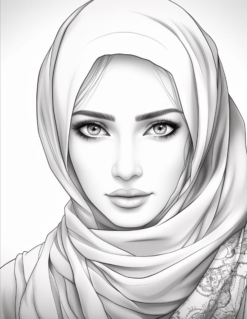 Pu&ograve; includere: Un'illustrazione in bianco e nero di una persona che indossa un hijab. Il disegno presenta tratti del viso dettagliati, tra cui sopracciglia, ciglia e labbra definite, con ombreggiature morbide e un motivo floreale decorativo sul tessuto.