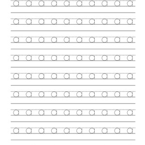 Pode incluir: Uma folha de exerc&iacute;cios educativa branca com nove linhas horizontais de letras min&uacute;sculas a em tracejado preto. Cada linha cont&eacute;m uma s&eacute;rie de letras posicionadas entre linhas pretas s&oacute;lidas e tracejadas para praticar a caligrafia.