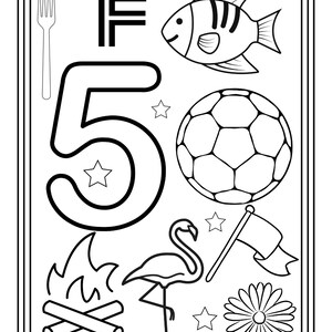 Puede incluir: Una p&aacute;gina para colorear en blanco y negro con el n&uacute;mero 5, la letra F, un tenedor, un pez, un bal&oacute;n de f&uacute;tbol, una fogata, un flamenco, una bandera, una flor y varias estrellas. El n&uacute;mero 12 est&aacute; impreso en la parte inferior central.