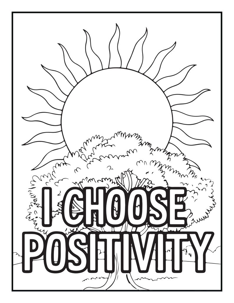 Pu&ograve; includere: Una pagina da colorare in bianco e nero con un grande sole dai raggi ondulati posizionato sopra un albero frondoso. Il testo I CHOOSE POSITIVITY &egrave; stampato in grassetto, in lettere maiuscole, al centro dell'albero e del sole.