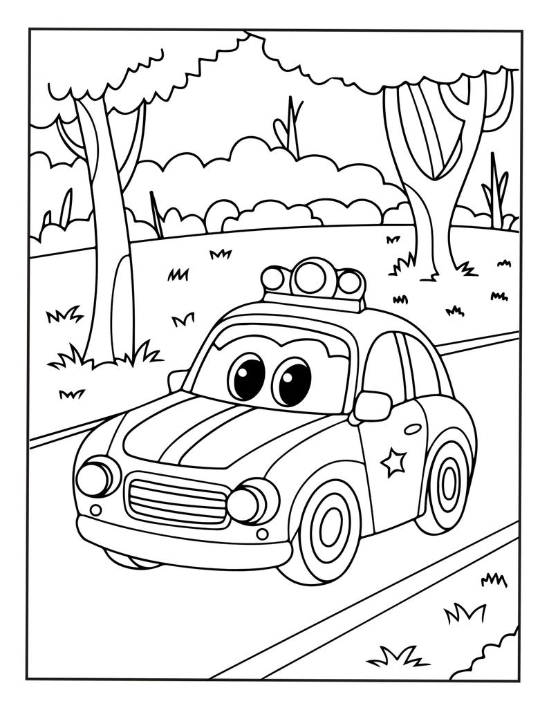 Puede incluir: Una p&aacute;gina para colorear en blanco y negro con un coche de polic&iacute;a de dibujos animados con ojos grandes y un emblema de estrella en la puerta. El veh&iacute;culo circula por una carretera rodeada de &aacute;rboles y arbustos, con una barra de luces en el techo.