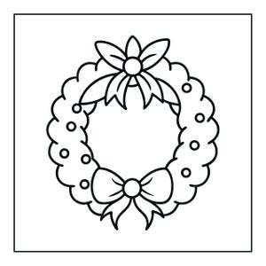 Peut inclure: Une illustration en noir et blanc au trait repr&eacute;sentant une couronne circulaire. La couronne pr&eacute;sente un bord festonn&eacute;, de petits accents circulaires r&eacute;partis autour de l'anneau et deux n&oelig;uds sym&eacute;triques plac&eacute;s en haut et en bas du cadre.