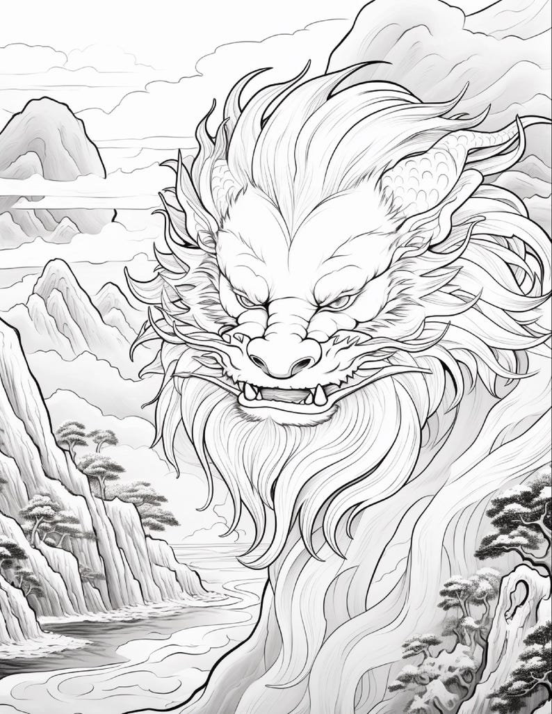 Puede incluir: Una ilustraci&oacute;n de arte lineal en blanco y negro que muestra una cabeza de drag&oacute;n detallada con una melena fluida, dientes afilados y ojos intensos. El fondo representa un paisaje con monta&ntilde;as escarpadas, nubes y pinos junto a un r&iacute;o.