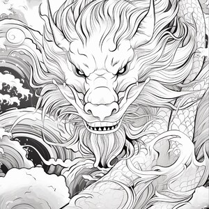 Puede incluir: Una ilustraci&oacute;n en blanco y negro de un drag&oacute;n con una melena larga y fluida y bigotes. El drag&oacute;n se muestra con dientes afilados y escamas, rodeado de nubes arremolinadas y olas estilizadas en una composici&oacute;n detallada y de alto contraste.