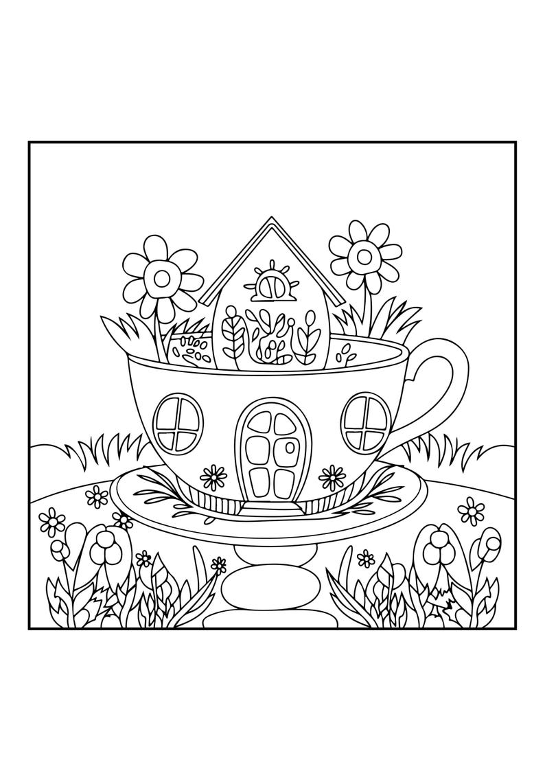 Peut inclure: Une illustration en noir et blanc au trait repr&eacute;sentant une tasse de th&eacute; en forme de maison, pos&eacute;e sur une soucoupe et un socle. La tasse pr&eacute;sente une porte centrale et deux fen&ecirc;tres, avec un toit de maison et des fleurs sortant du bord.