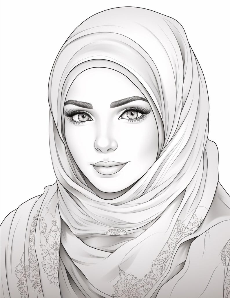 Pu&ograve; includere: Un'illustrazione in bianco e nero a tratto di una persona che indossa un hijab. Il disegno presenta tratti del viso dettagliati, tra cui sopracciglia definite, ciglia lunghe e un sorriso accennato. L'hijab presenta complessi motivi floreali.