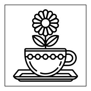 Peut inclure: Une illustration en noir et blanc au trait repr&eacute;sentant une tasse &agrave; th&eacute; pos&eacute;e sur une soucoupe. La tasse pr&eacute;sente une rang&eacute;e horizontale de cercles le long du bord sup&eacute;rieur et contient une fleur unique avec un disque central et des p&eacute;tales.