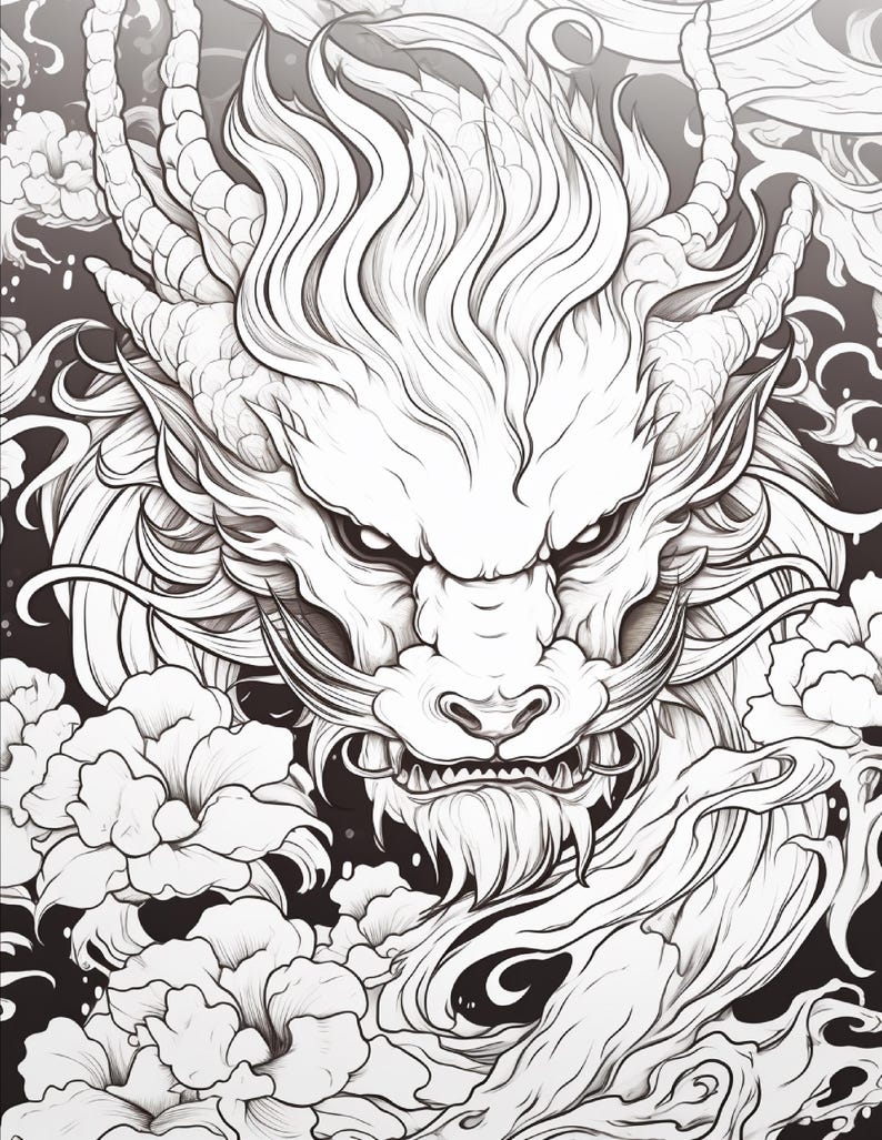 Puede incluir: Una ilustraci&oacute;n de arte lineal en blanco y negro que presenta una cabeza de drag&oacute;n detallada con una melena fluida, cuernos afilados y una expresi&oacute;n feroz, rodeada de elementos florales estilizados y patrones de nubes sobre un fondo oscuro.